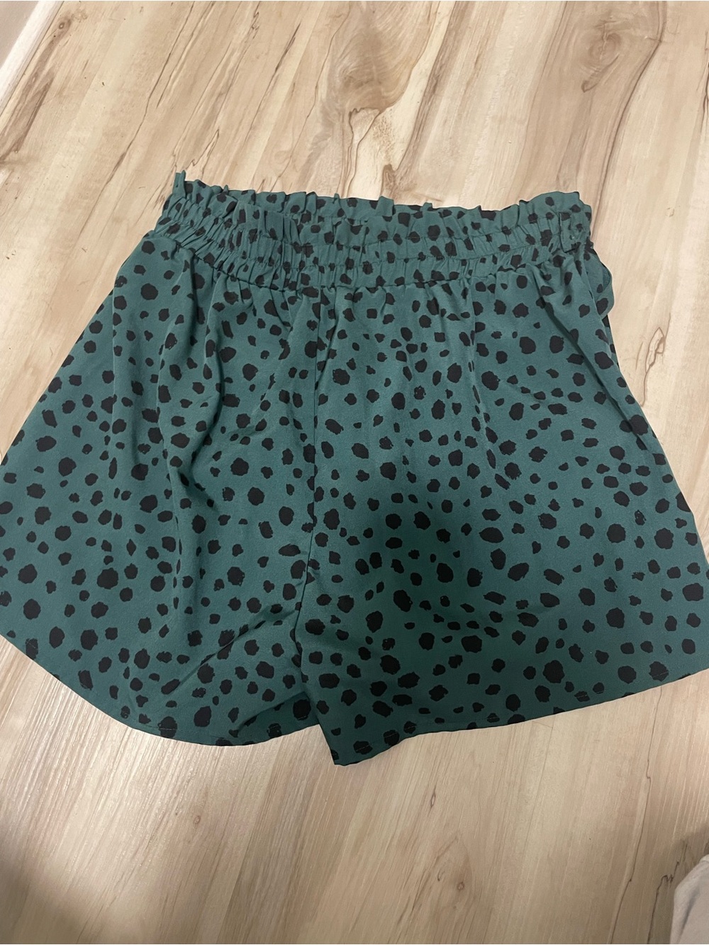 Green Black Spot Print Women’s Elastic Waist Shorts size XL - Picture 3 of 3